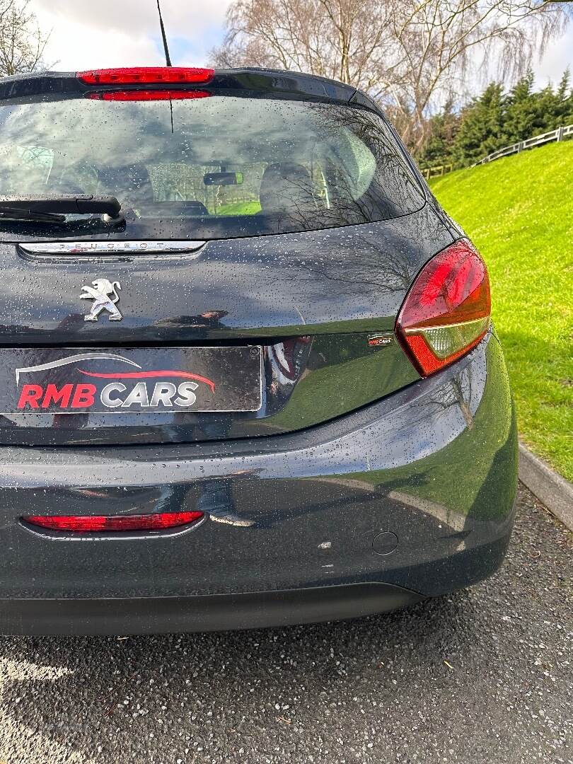 Peugeot 208 HATCHBACK in Down