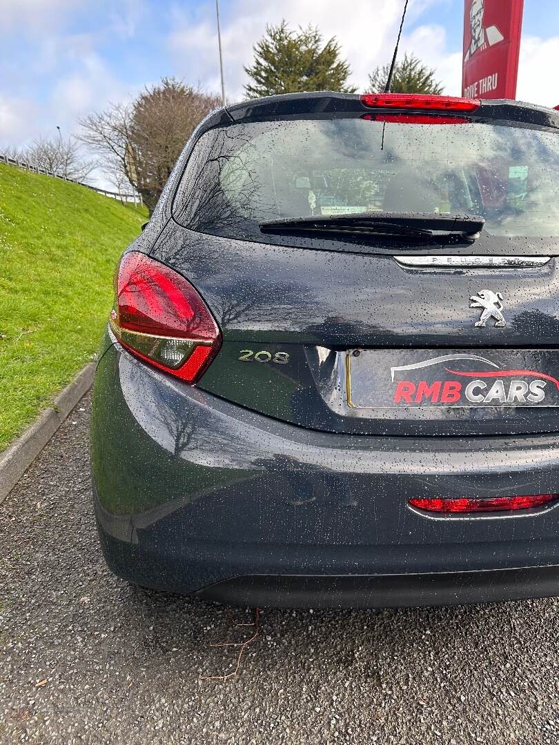 Peugeot 208 HATCHBACK in Down