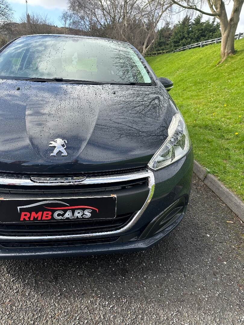 Peugeot 208 HATCHBACK in Down