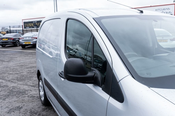 Peugeot Partner 850 SE 1.6 BlueHDi 100 Van [non Start Stop] in Derry / Londonderry