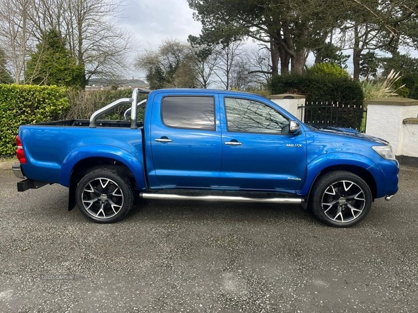 Toyota Hilux 3.0 INVINCIBLE 4X4 D-4D DCB 169 BHP in Down