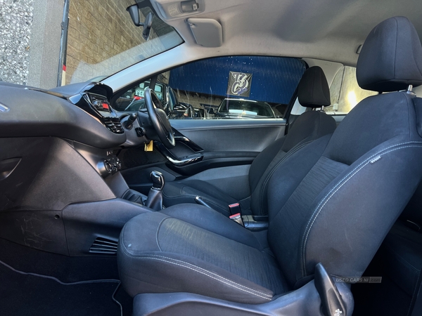 Peugeot 208 HATCHBACK in Down