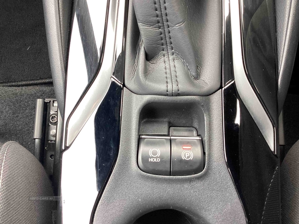 Suzuki Swace 1.8 Hybrid SZ-T 5dr CVT in Down
