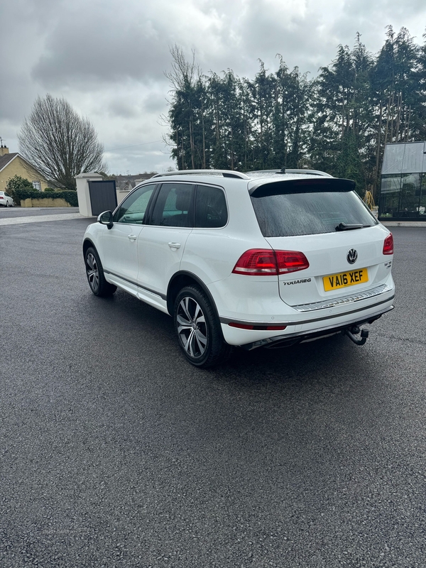 Volkswagen Touareg 3.0 V6 TDI BlueMotion Tech 262 R-Line 5dr Tip Auto in Fermanagh