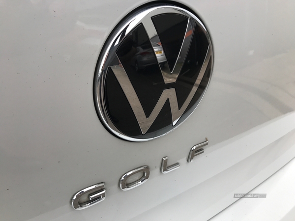 Volkswagen Golf R-LINE TSI in Down