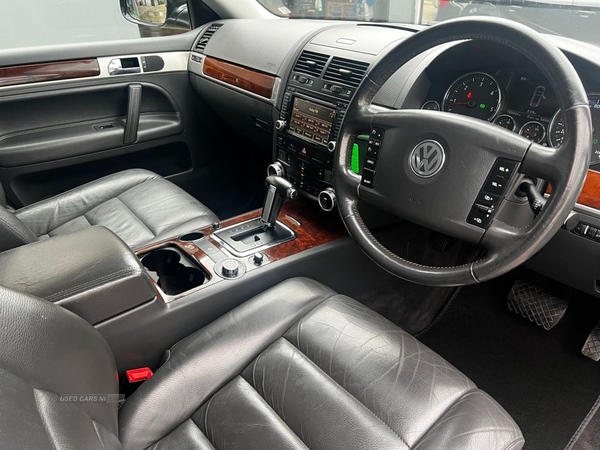 Volkswagen Touareg 2.5 SE DPF 5d 172 BHP in Armagh