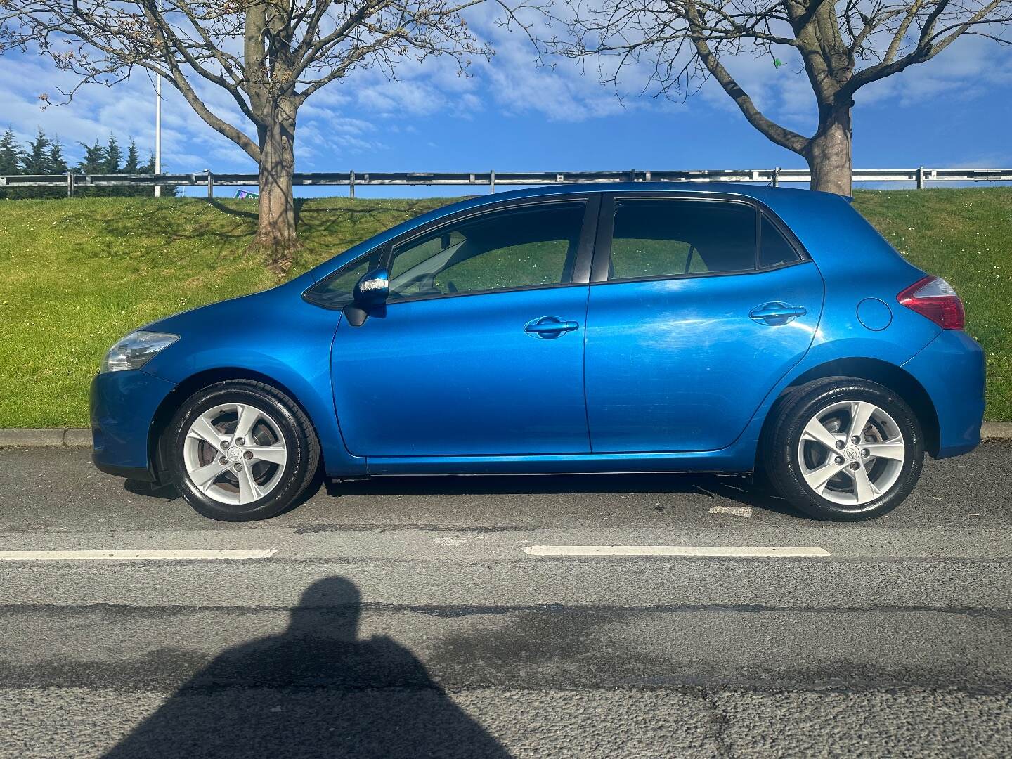 Toyota Auris HATCHBACK in Down