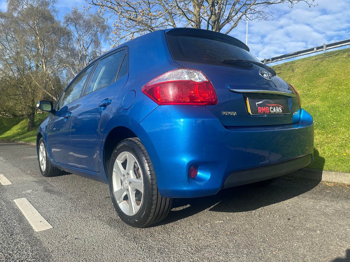 Toyota Auris HATCHBACK in Down