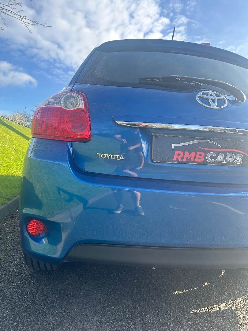 Toyota Auris HATCHBACK in Down