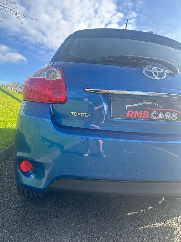 Toyota Auris HATCHBACK in Down