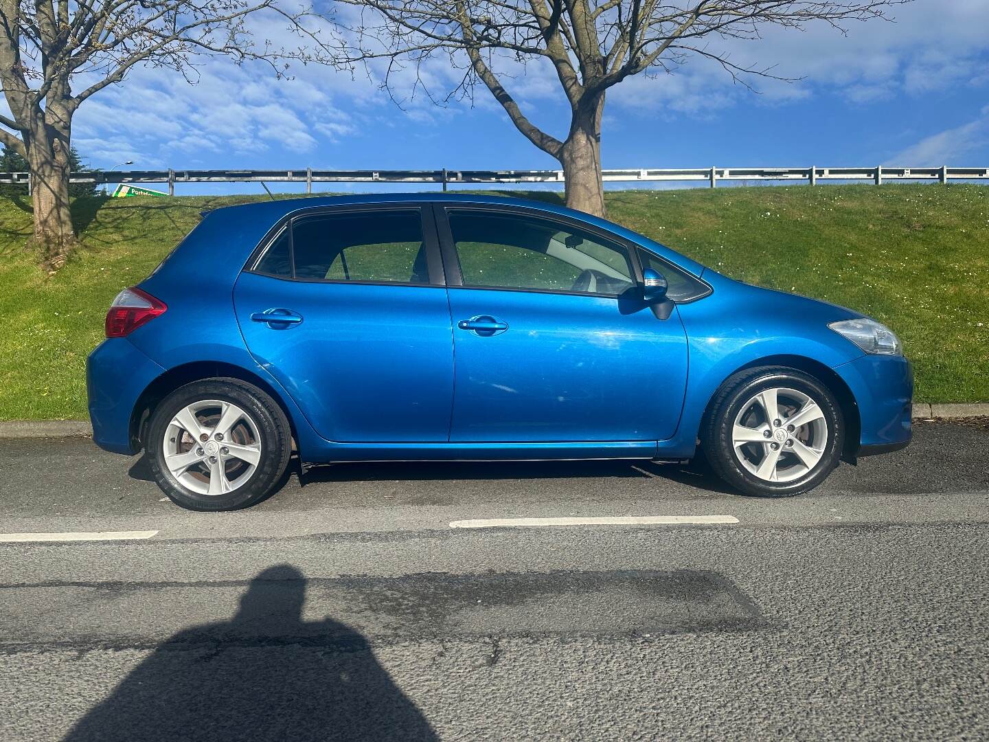 Toyota Auris HATCHBACK in Down