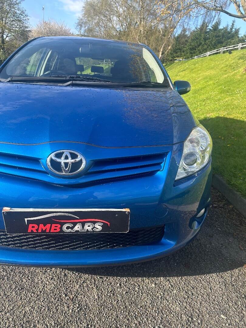 Toyota Auris HATCHBACK in Down