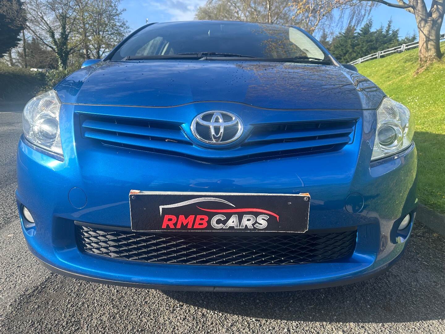 Toyota Auris HATCHBACK in Down