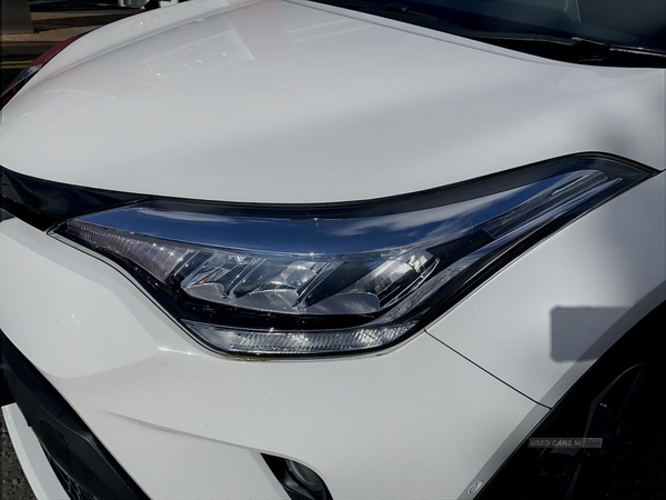 Toyota C-HR 2.0 Hybrid Design 5Dr Cvt in Down