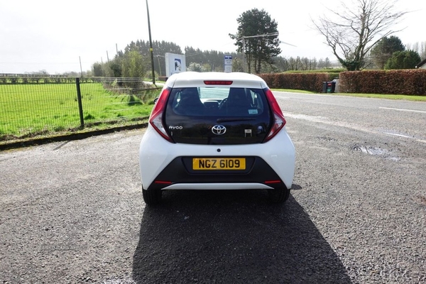 Toyota Aygo 1.0 VVT-I X 3d 69 BHP FULL SERVICE HISTORY 6 STAMPS in Antrim