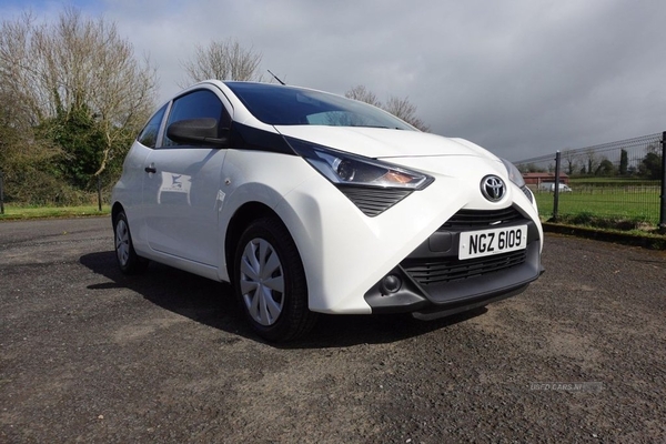 Toyota Aygo 1.0 VVT-I X 3d 69 BHP FULL SERVICE HISTORY 6 STAMPS in Antrim