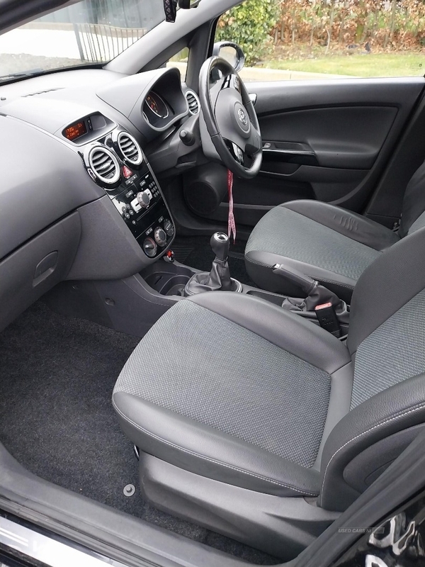 Vauxhall Corsa 1.4i 16V Design 5dr in Antrim