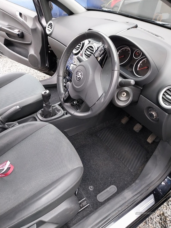 Vauxhall Corsa 1.4i 16V Design 5dr in Antrim