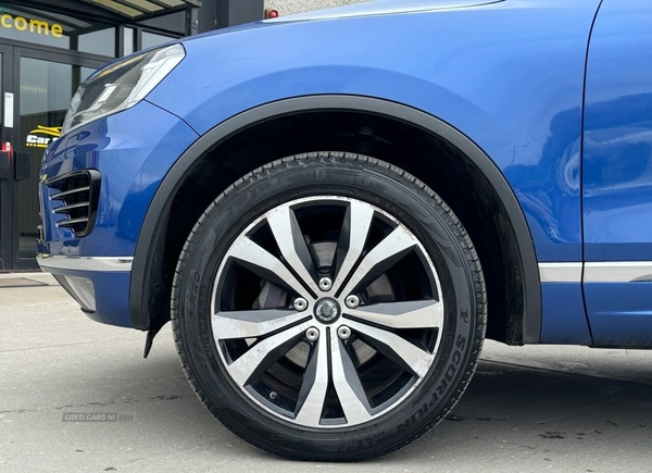 Volkswagen Touareg 3.0 V6 R-LINE TDI BLUEMOTION TECHNOLOGY 5d 259 BHP in Tyrone