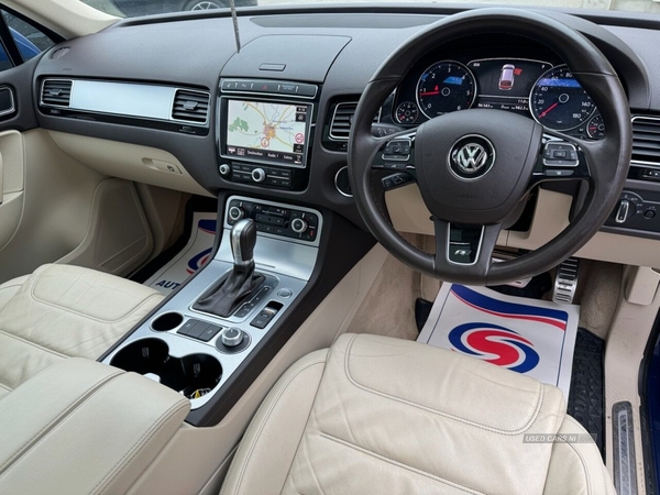 Volkswagen Touareg 3.0 V6 R-LINE TDI BLUEMOTION TECHNOLOGY 5d 259 BHP in Tyrone