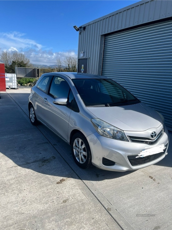 Toyota Yaris 1.33 VVT-i TR 3dr in Down