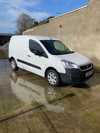 Peugeot Partner 850 1.6 BlueHDi 100 Professional Van [non SS] in Derry / Londonderry