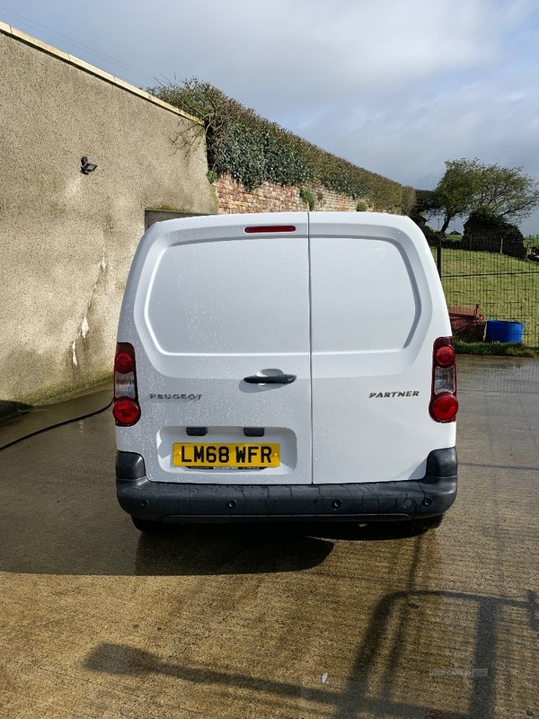 Peugeot Partner 850 1.6 BlueHDi 100 Professional Van [non SS] in Derry / Londonderry