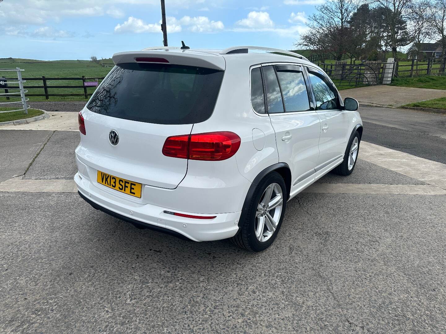 Volkswagen Tiguan DIESEL ESTATE in Down