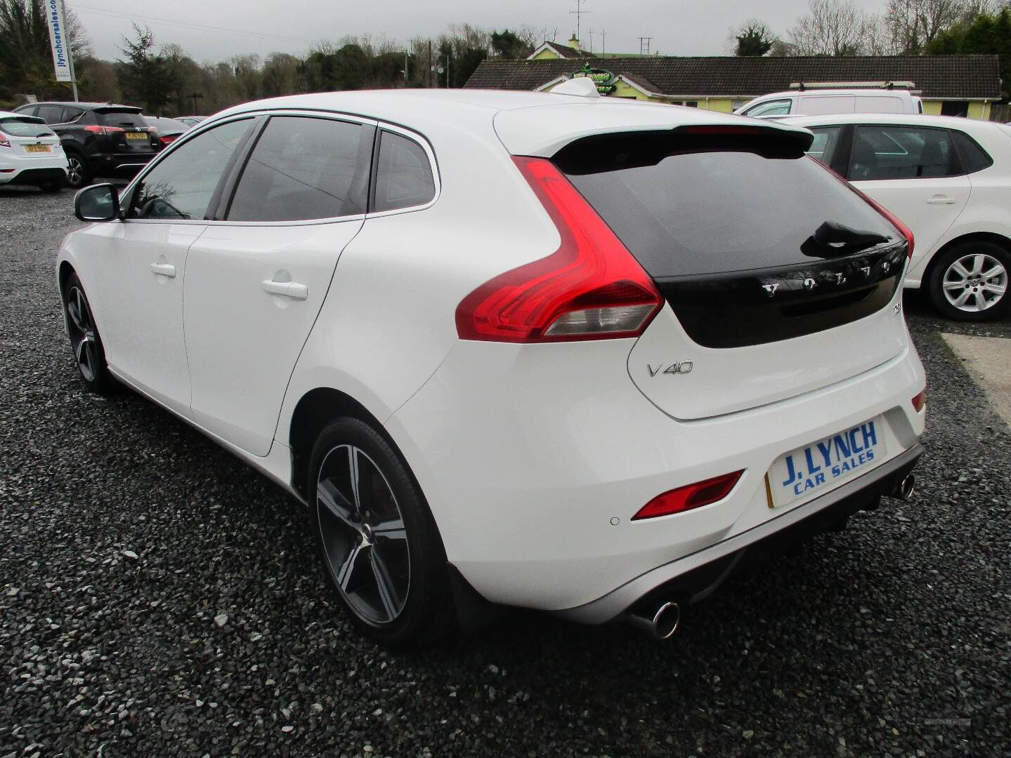 Volvo V40 HATCHBACK in Down