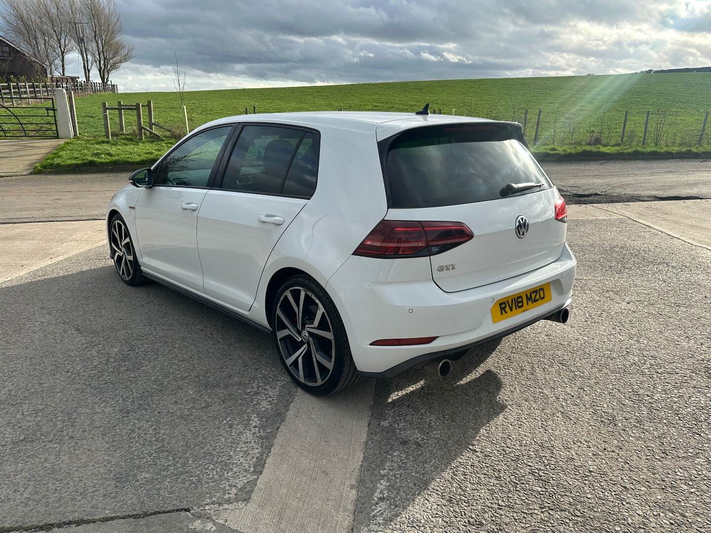 Volkswagen Golf HATCHBACK in Down