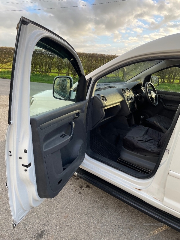 Volkswagen Caddy 1.6 TDI 102PS + Van in Down