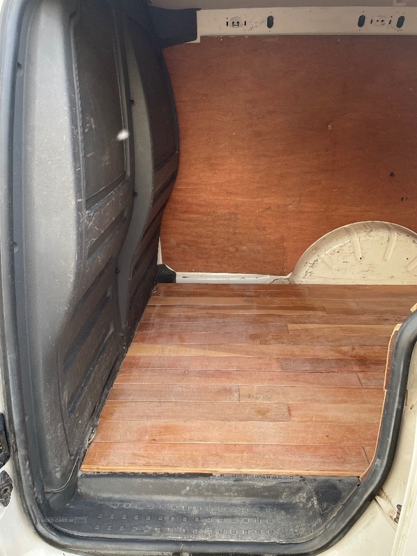Volkswagen Caddy 1.6 TDI 102PS + Van in Down
