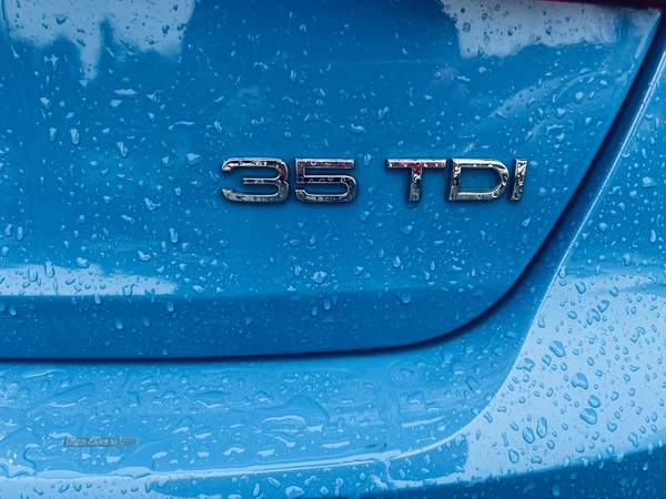 Audi A4 DIESEL AVANT in Down