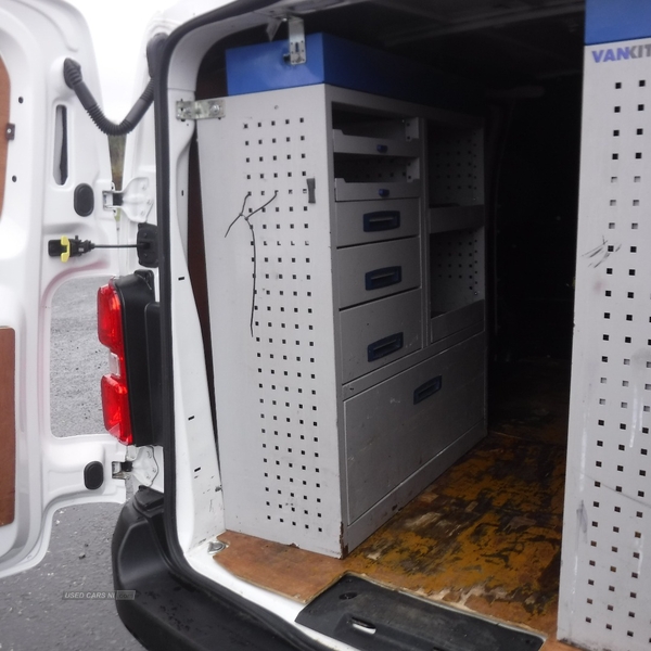 Citroen Dispatch panel van with 2 side doors and shelving in Down