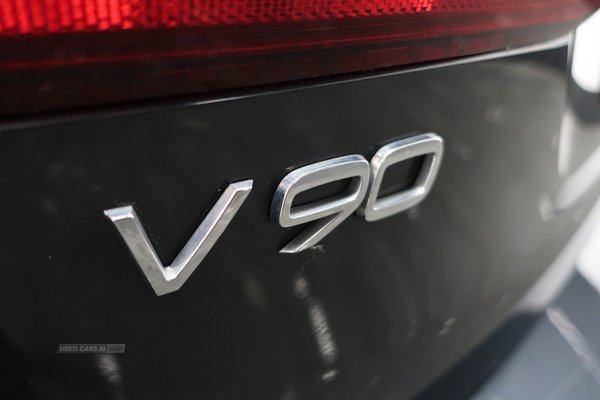 Volvo V90 D4 R-DESIGN in Antrim
