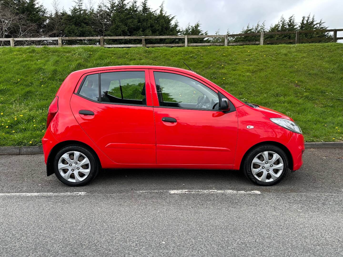 Hyundai i10 HATCHBACK in Down