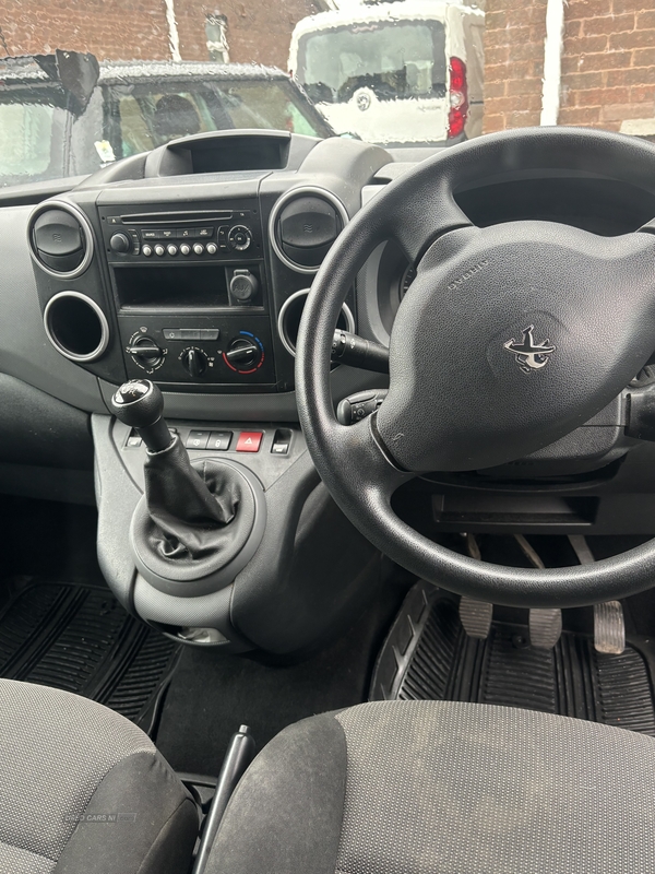 Peugeot Partner 850 SE 1.6 BlueHDi 100 Van [non Start Stop] in Armagh