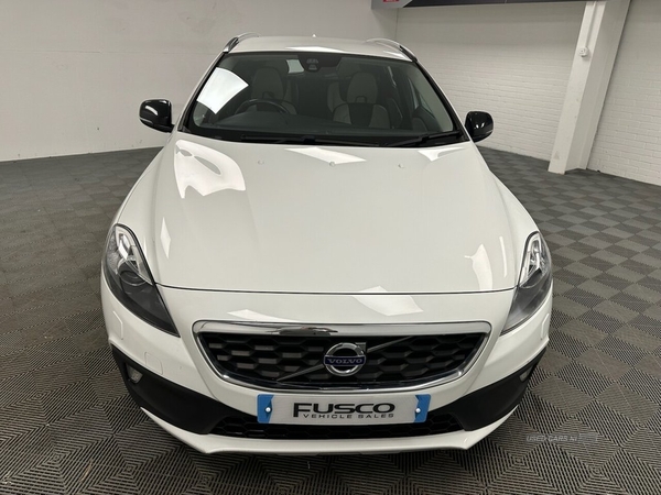 Volvo V40 1.6 D2 CROSS COUNTRY LUX 5d 113 BHP bluetooth,alloys in Down