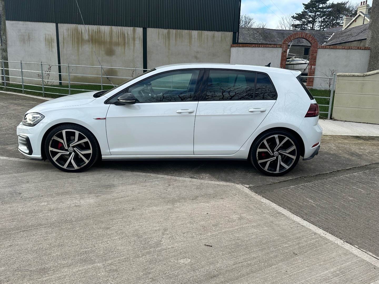 Volkswagen Golf HATCHBACK in Down