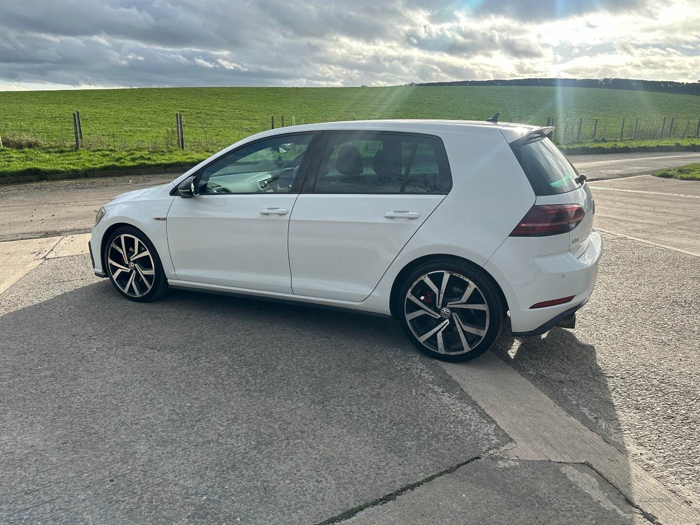 Volkswagen Golf HATCHBACK in Down