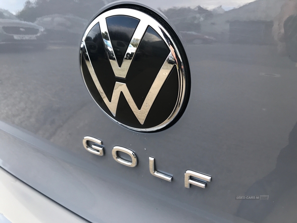 Volkswagen Golf R-LINE TSI in Down