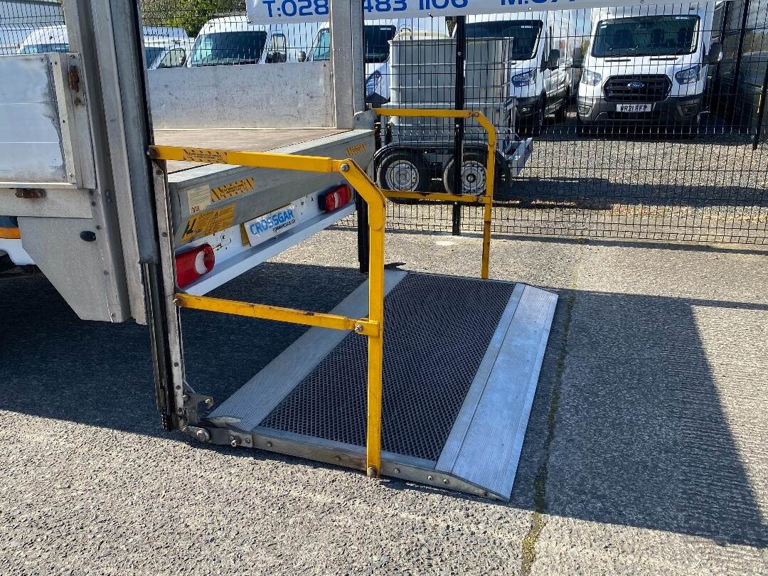 Renault MASTER DROPSIDE WITH TAIL LIFT in Down