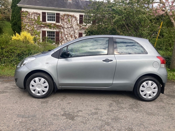 Toyota Yaris 1.0 VVT-i T2 3dr in Down