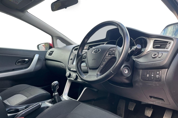Kia Ceed 1.6 CRDi ISG 2 5dr, Apple Car Play, Android Auto, Parking Sensors, Reverse Camera, Sat Nav, Digital Media Screen, Multifunction Steering Wheel in Derry / Londonderry