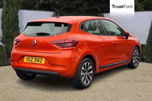 Renault Clio ICONIC TCE 5dr **FULL SERVICE HSTORY** REAR SENSORS, AUTO WALK-AWAY and APPROACH LOCK/UNLOCK FUNCTION, SAT NAV, CRUISE CONTROL, PUSH BUTTON START in Antrim