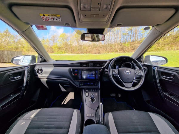 Toyota Auris 1.8 VVT-h Business Edition CVT Euro 6 (s/s) 5dr (Safety Sense) in Antrim