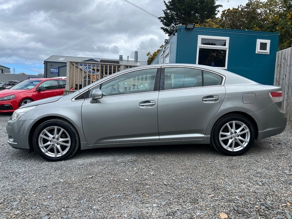 Toyota Avensis SALOON in Down