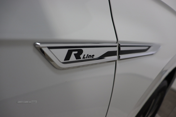 Volkswagen Touareg V6 R-LINE TDI in Antrim