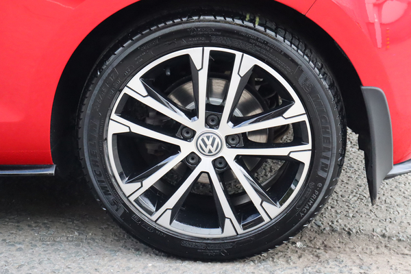 Volkswagen Golf R-LINE TDI BLUEMOTION TECHNOLOGY in Antrim