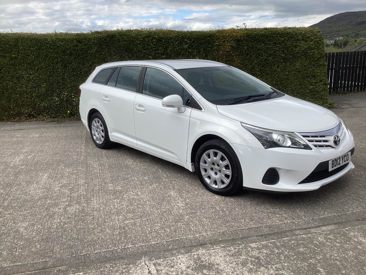 Toyota Avensis DIESEL TOURER in Down